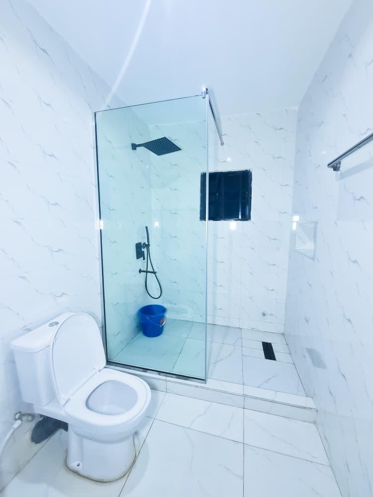 En-suite bathroom with walk-in shower