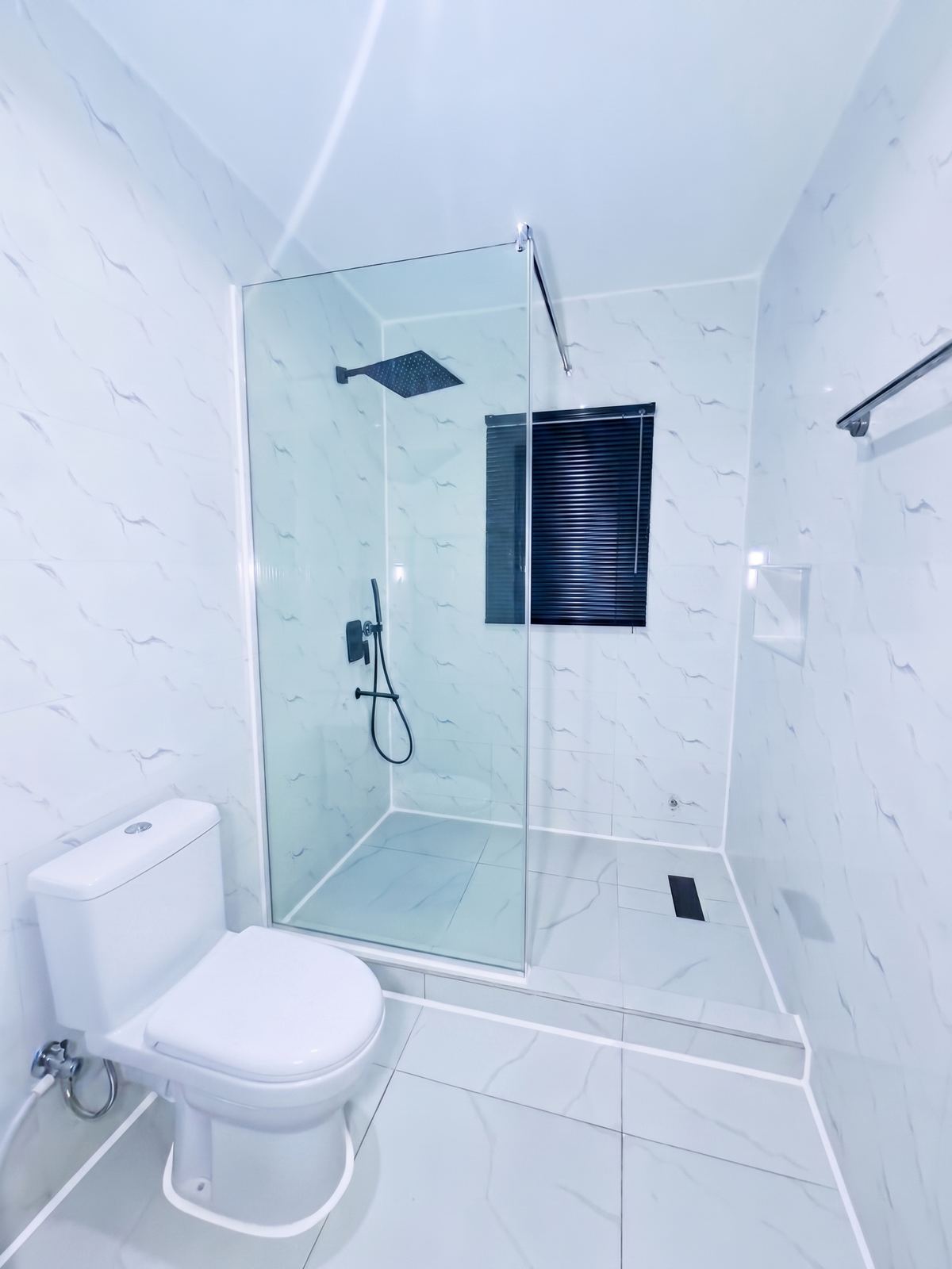 The Executive Suite, en-suite bathroom