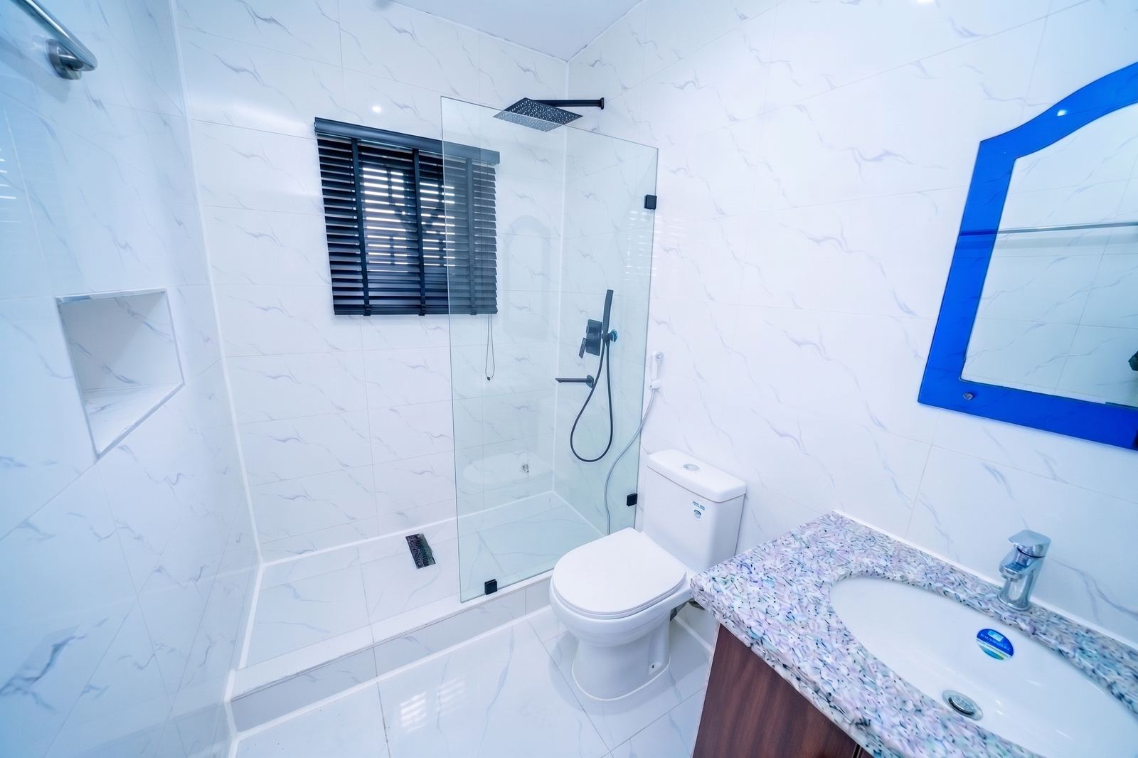 The Sapphire Royal, en-suite bathroom