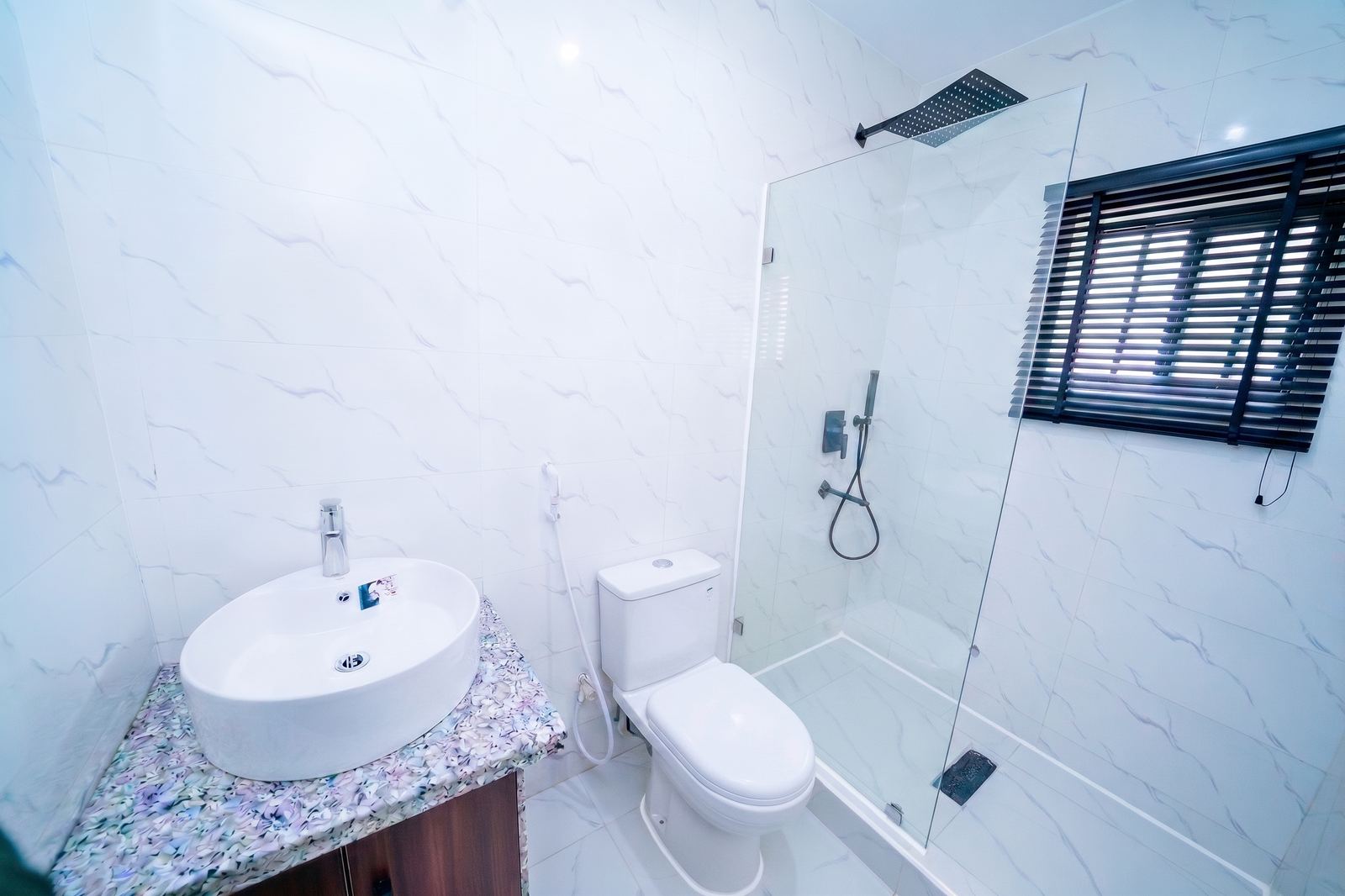 The Mahogany Royal, en-suite bathroom