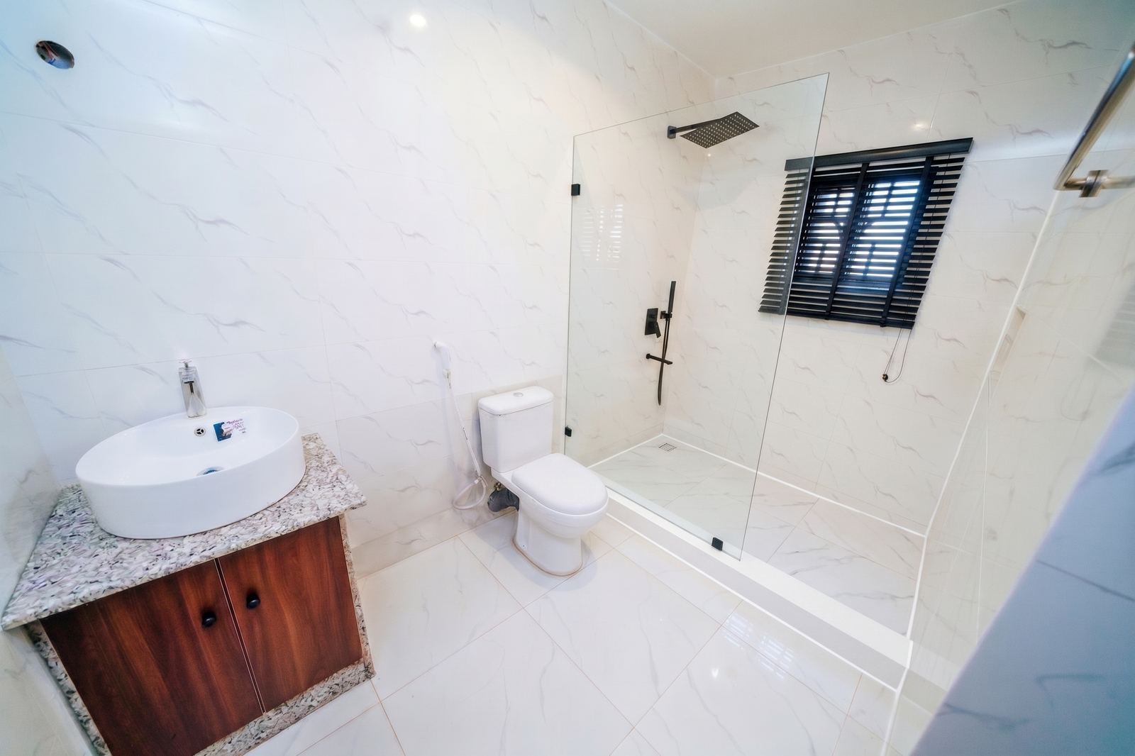 The Aurora Royal, en-suite bathroom