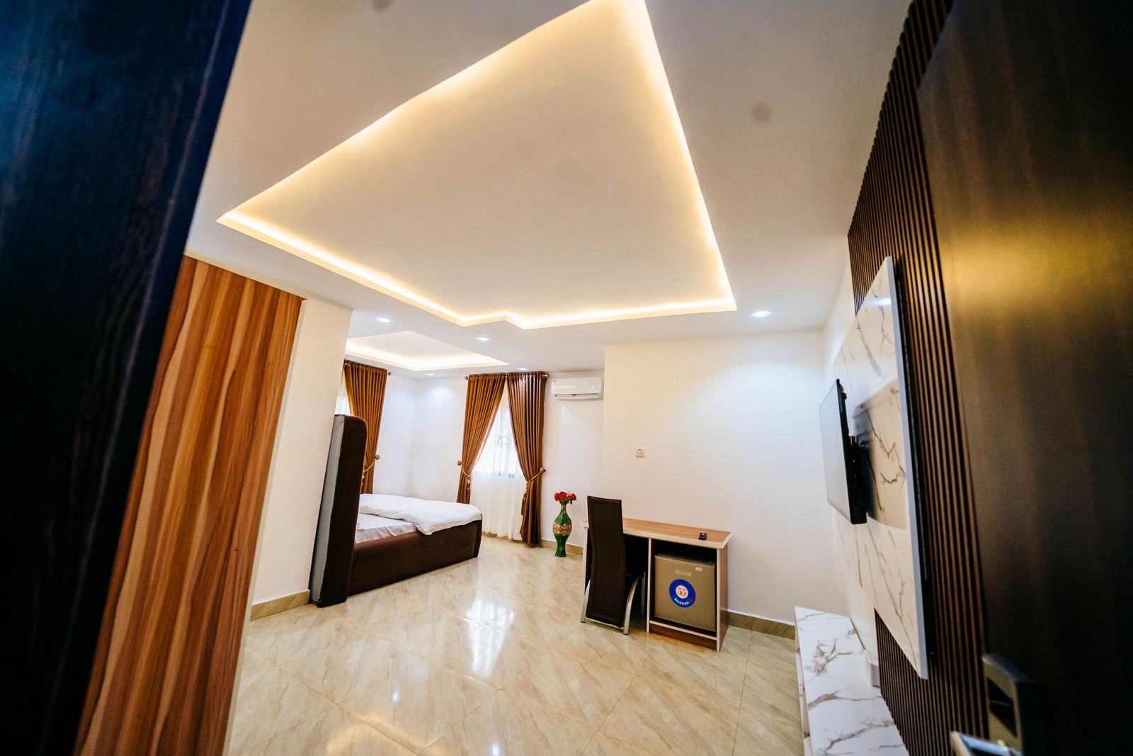 The Marble Suite, angle 3