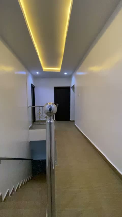 Video walkthrough of the hallway and staircase